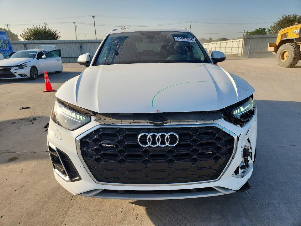 61063036 :رقم المزاد ، WA1FAAFYXN2055040 vin ، 2022 Audi Q5 مزاد بيع
