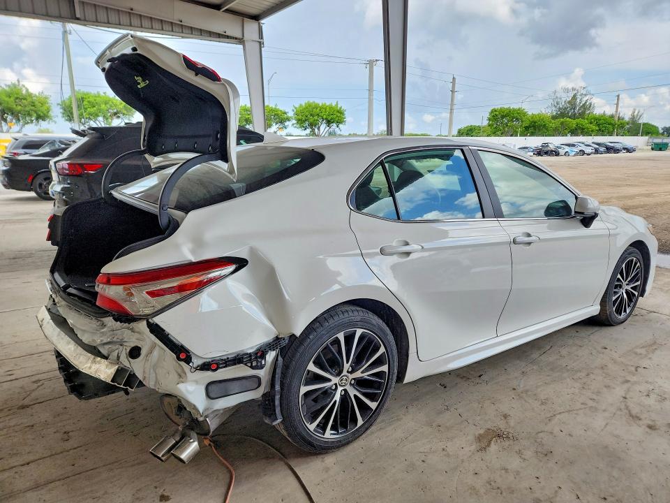 62435696 :رقم المزاد ، 4T1G11AK9LU501785 vin ، 2020 Toyota Camry مزاد بيع