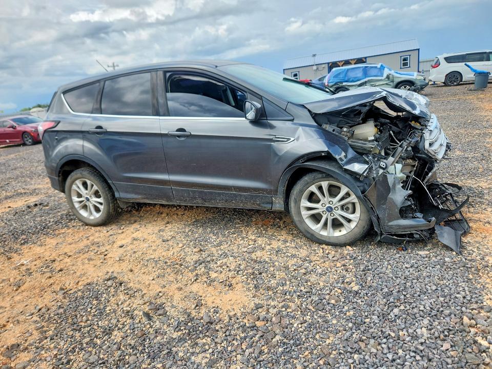Продажа на аукционе авто 2017 Ford Escape, vin: 1FMCU9GD5HUE50242, номер лота: 61006386