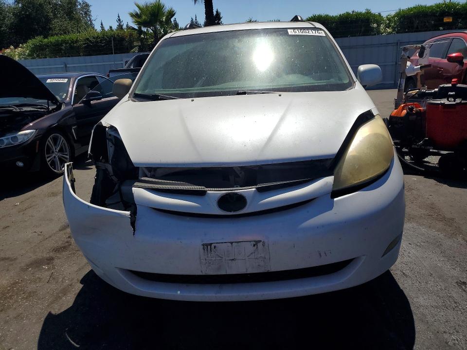 61002176 :رقم المزاد ، 5TDZA22C56S515668 vin ، 2006 Toyota Sienna مزاد بيع