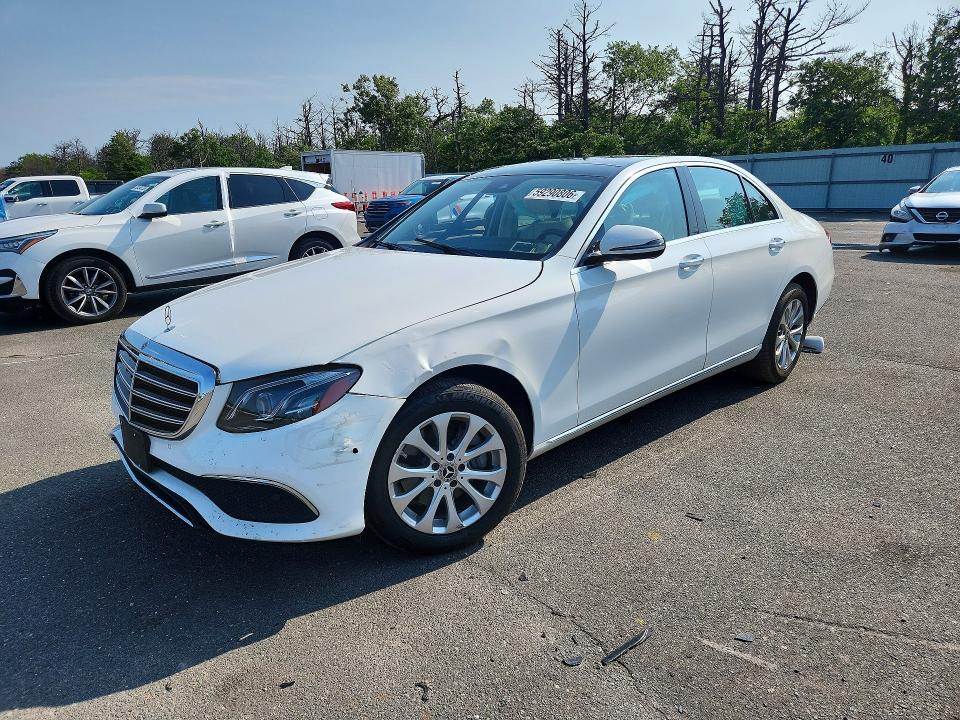 59290806 :رقم المزاد ، WDDZF4KB1JA344921 vin ، 2018 Mercedes-benz E مزاد بيع