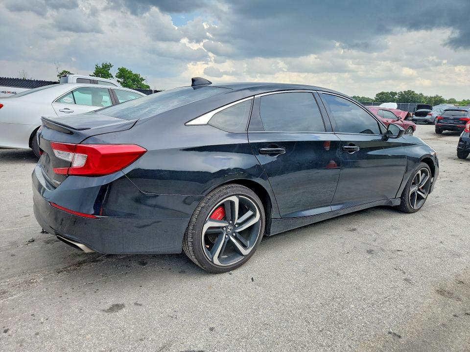 61605606 :رقم المزاد ، 1HGCV1F37JA048226 vin ، 2018 Honda Accord مزاد بيع