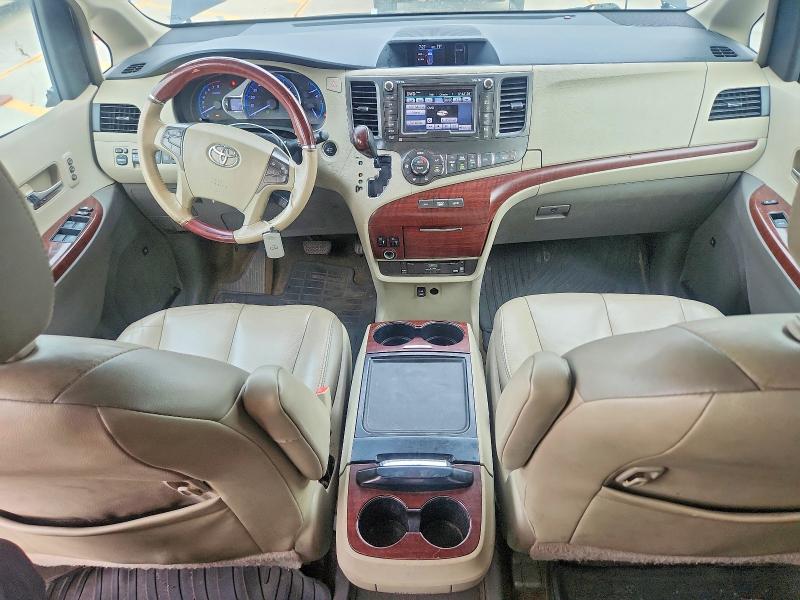 61862106 :رقم المزاد ، 5TDDK3DC6ES072021 vin ، 2014 Toyota Sienna مزاد بيع