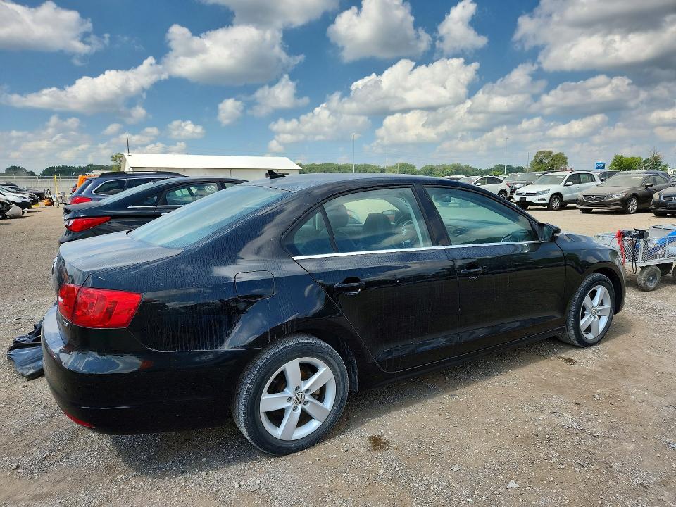 61371676 :رقم المزاد ، 3VW3L7AJ0DM408857 vin ، 2013 Volkswagen Jetta مزاد بيع
