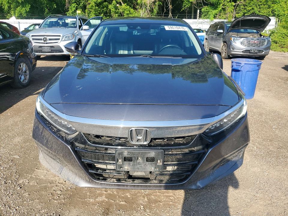2018 Honda Accord მანქანა იყიდება აუქციონზე, vin: 1HGCV1F95JA810585, აუქციონის ნომერი: 59010416