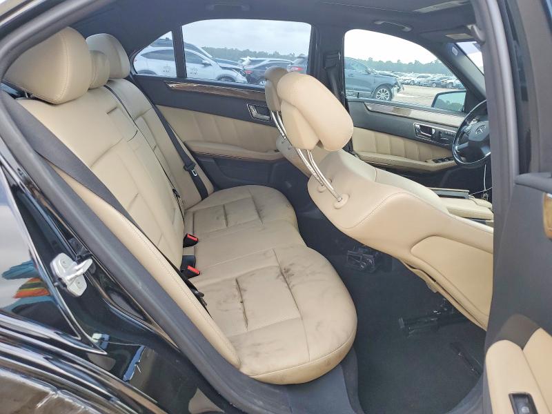 61137436 :رقم المزاد ، WDDHF8HB7AA085801 vin ، 2010 Mercedes-benz E مزاد بيع