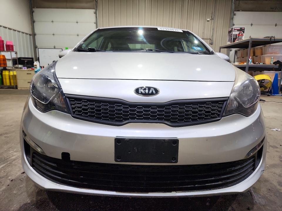 62994076 :رقم المزاد ، KNADM4A31H6010726 vin ، 2017 Kia Rio مزاد بيع
