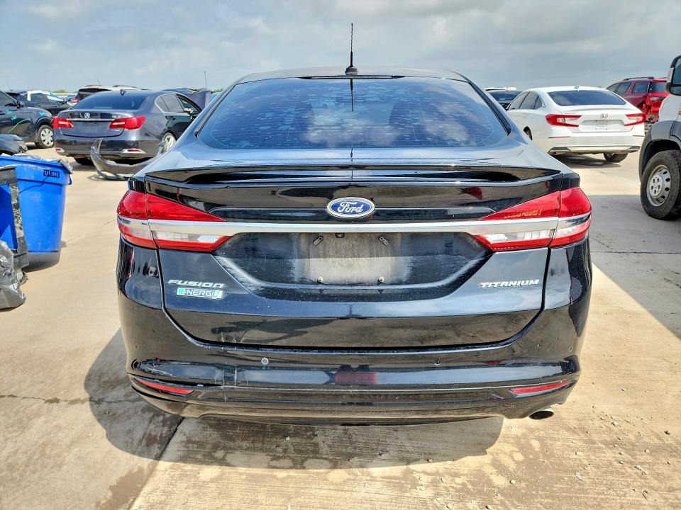61003406 :رقم المزاد ، 3FA6P0SU6JR180999 vin ، 2018 Ford Fusion مزاد بيع