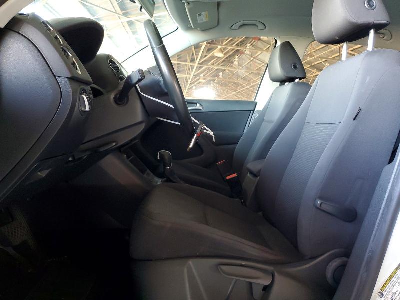 2015 Volkswagen Tiguan მანქანა იყიდება აუქციონზე, vin: WVGAV7AX2FW565345, აუქციონის ნომერი: 61130706