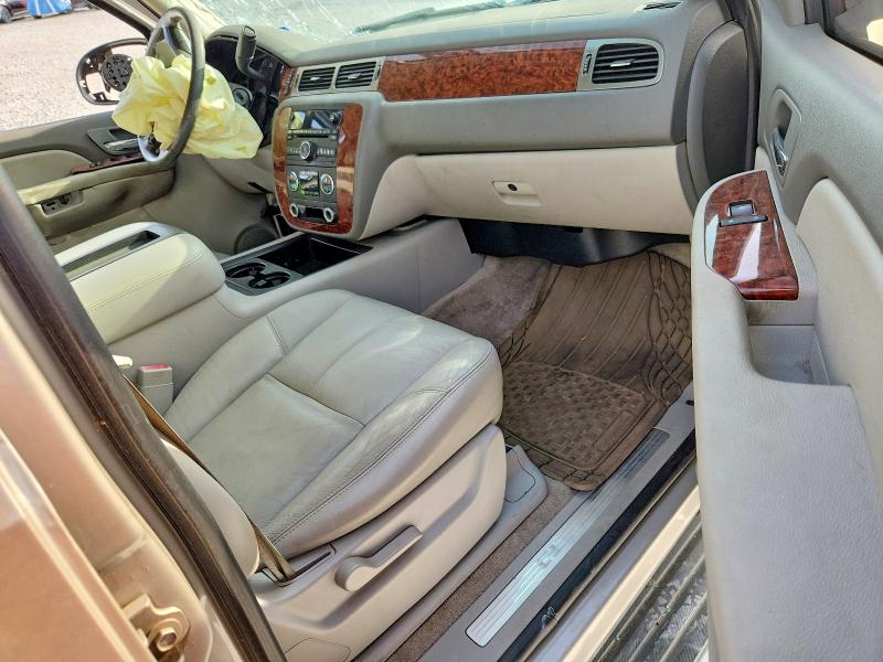 61431496 :رقم المزاد ، 1GNFC16007J237985 vin ، 2007 Chevrolet Suburban مزاد بيع