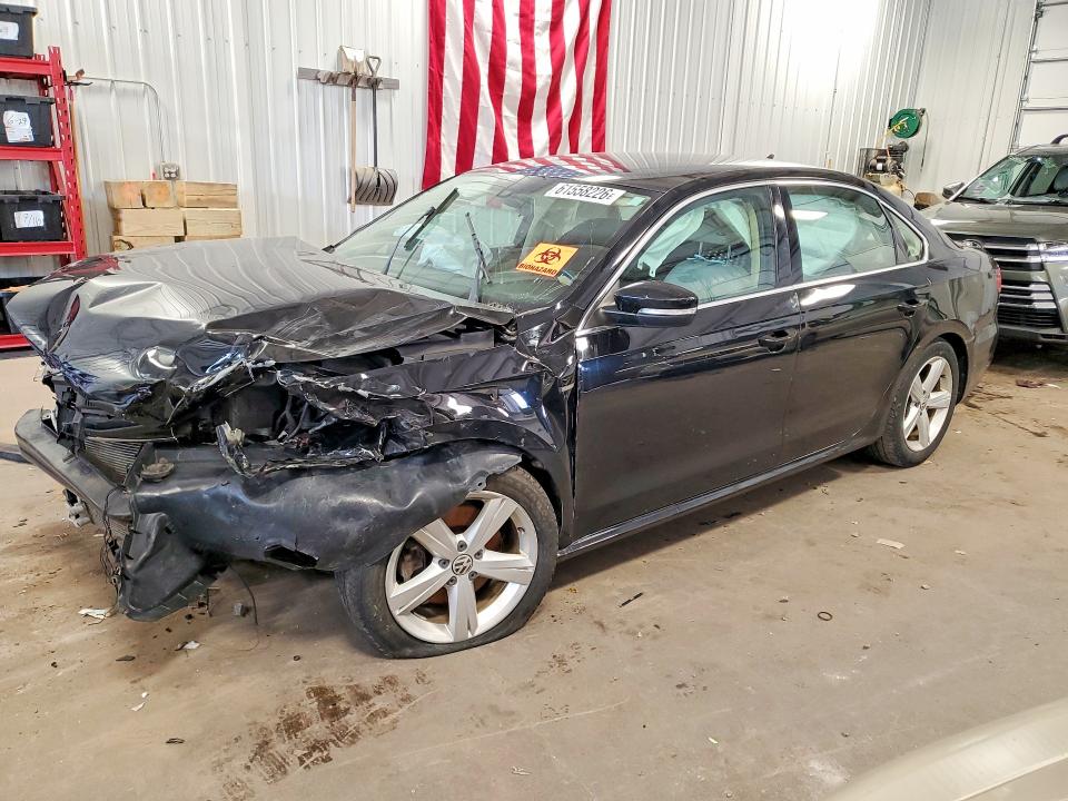 61558226 :رقم المزاد ، 1VWAS7A3XFC105374 vin ، 2015 Volkswagen Passat مزاد بيع