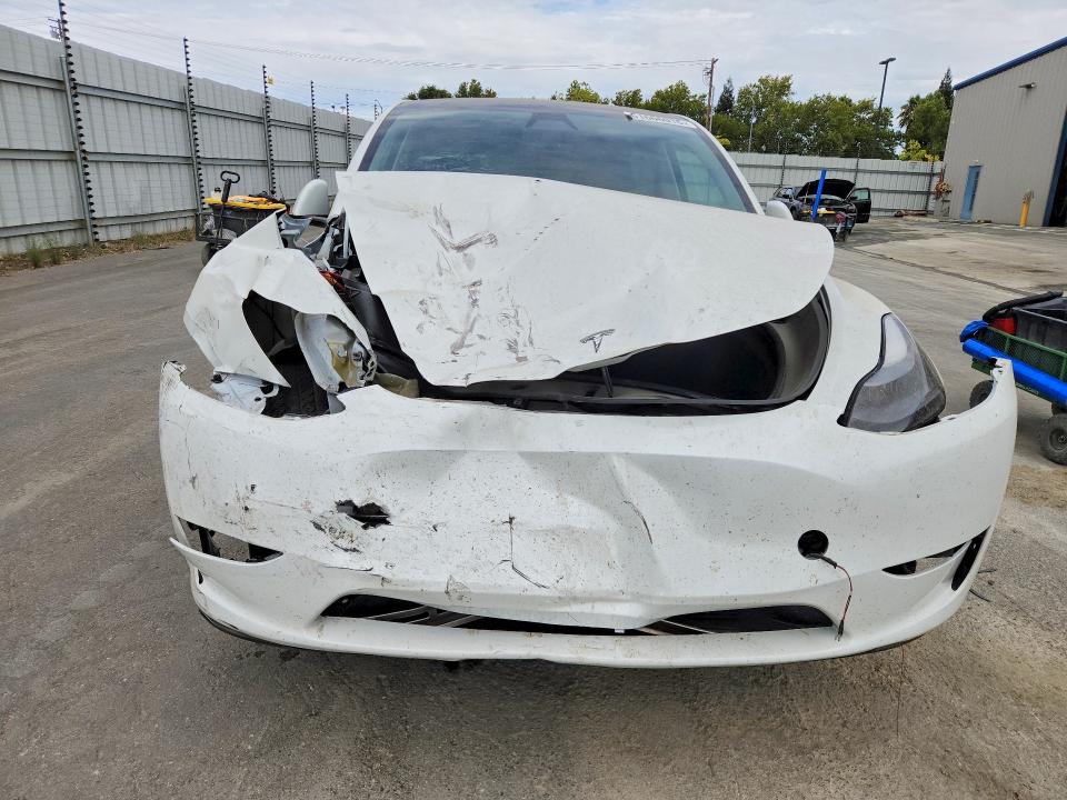 61666016 :رقم المزاد ، 7SAYGDED2RF035707 vin ، 2024 Tesla Model Y مزاد بيع