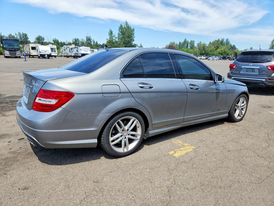 Продаж на аукціоні авто 2013 Mercedes-benz C, vin: WDDGF8AB0DA786870, номер лоту: 59904386