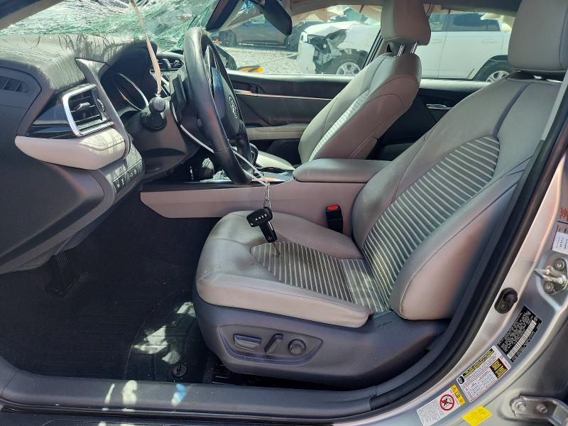 60362676 :رقم المزاد ، 4T1B11HK4JU597631 vin ، 2018 Toyota Camry مزاد بيع