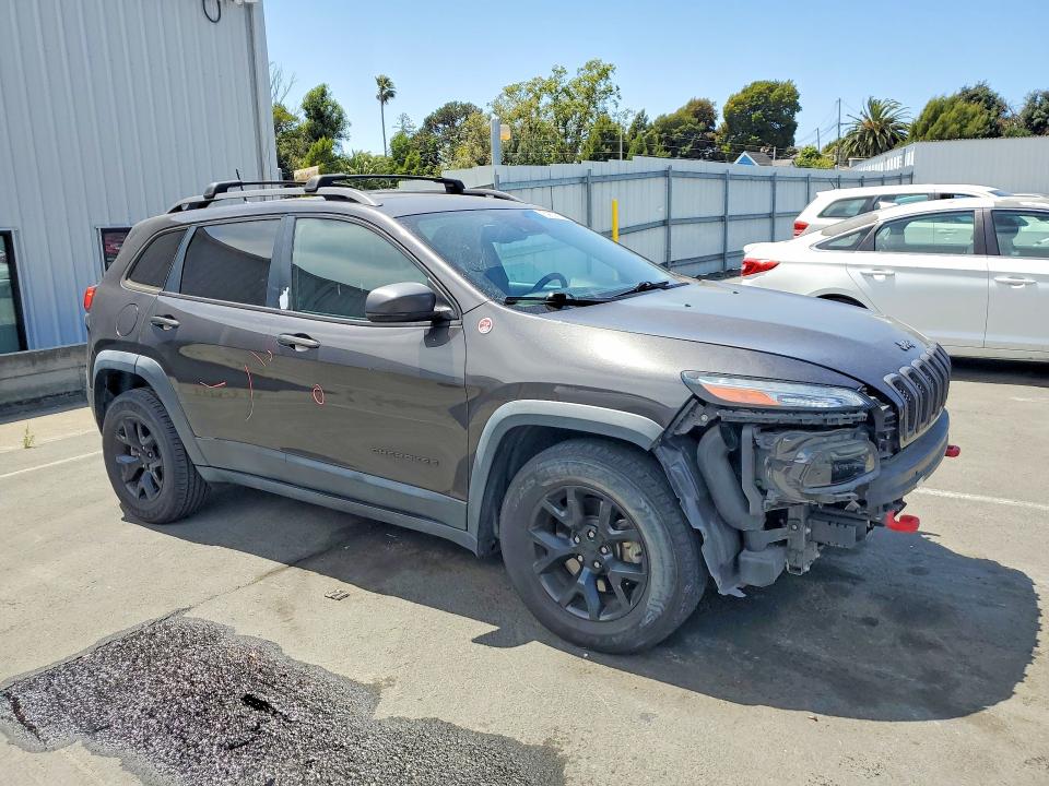 59874166 :رقم المزاد ، 1C4PJMBS1HW649395 vin ، 2017 Jeep Cherokee مزاد بيع