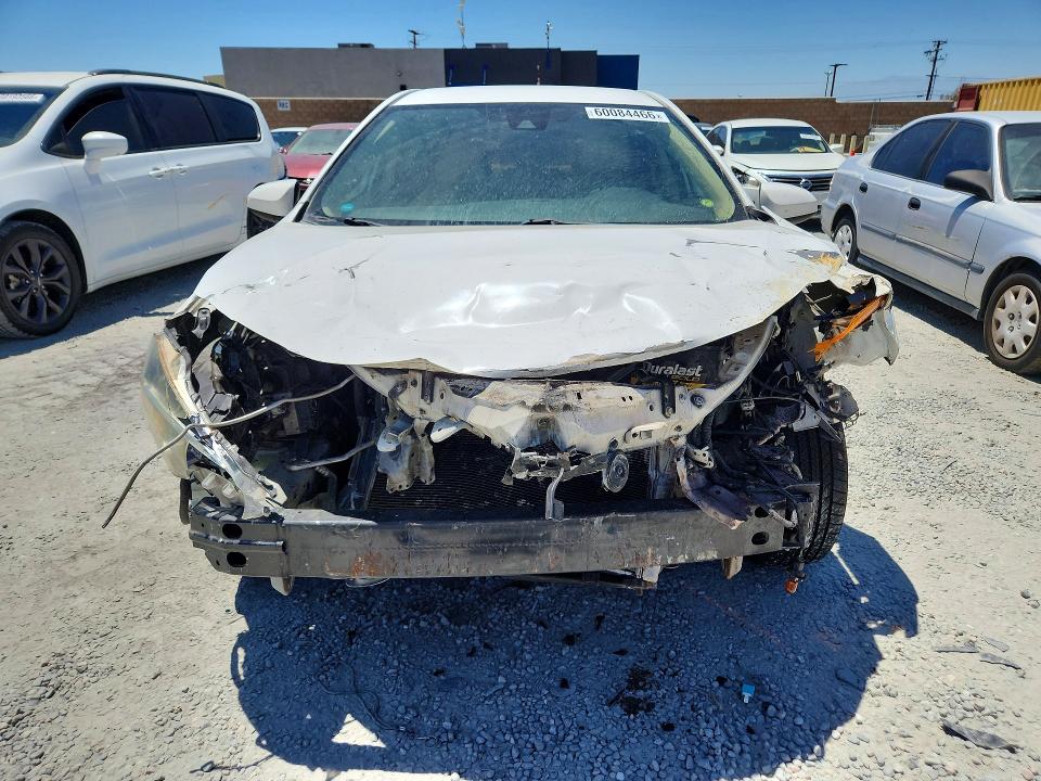 60084466 :رقم المزاد ، 5YFBURHEXHP684199 vin ، 2017 Toyota Corolla مزاد بيع
