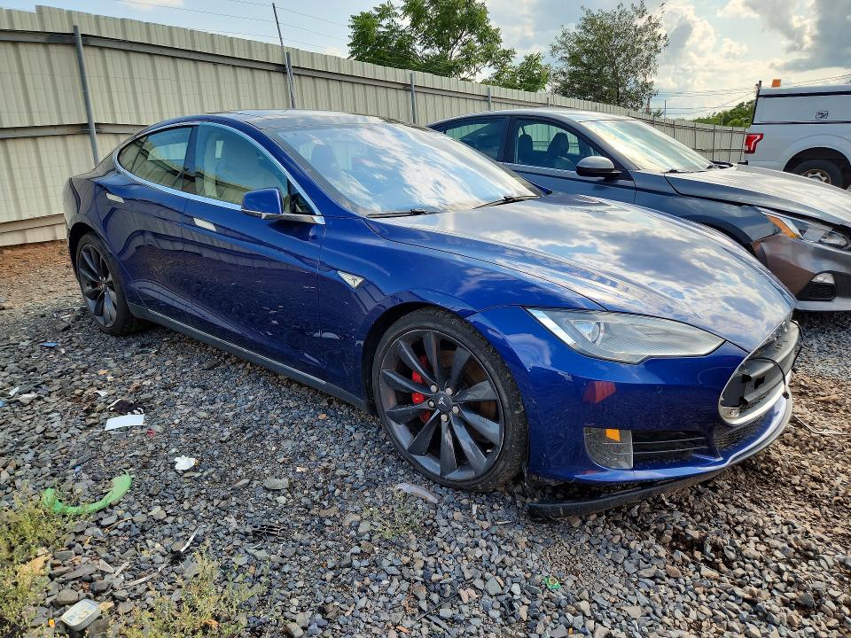 Продажа на аукционе авто 2015 Tesla Model S, vin: 5YJSA1E47FF114353, номер лота: 62977956