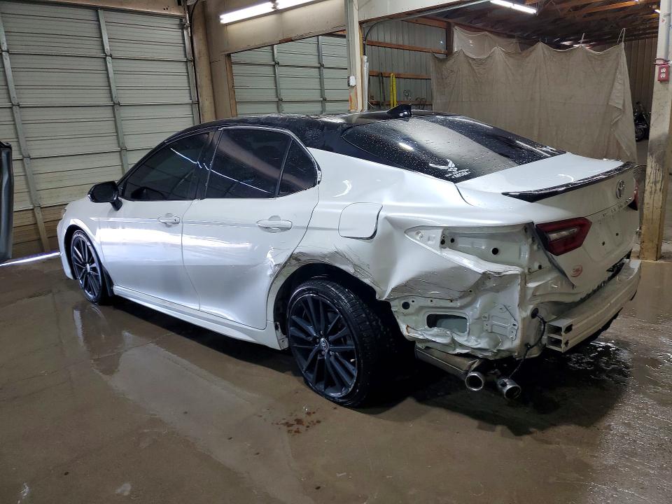 59796756 :رقم المزاد ، 4T1K61AK2NU018525 vin ، 2022 Toyota Camry مزاد بيع