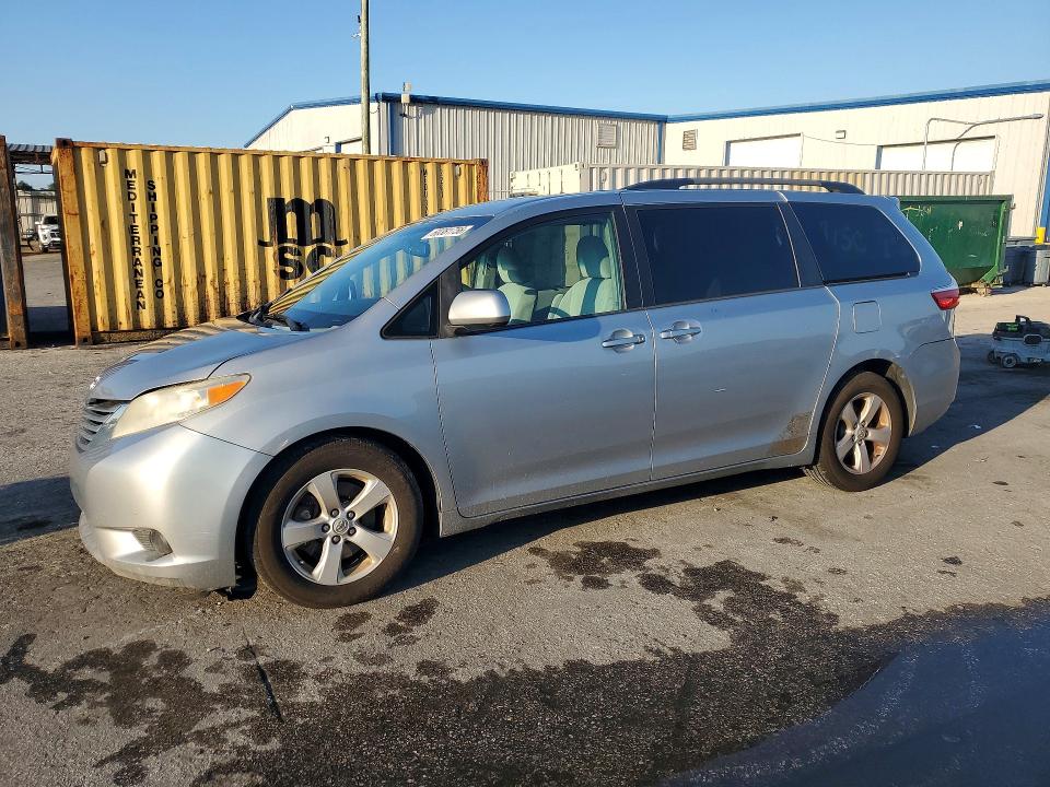 Продажа на аукционе авто 2015 Toyota Sienna, vin: 5TDKK3DC3FS570847, номер лота: 60381756