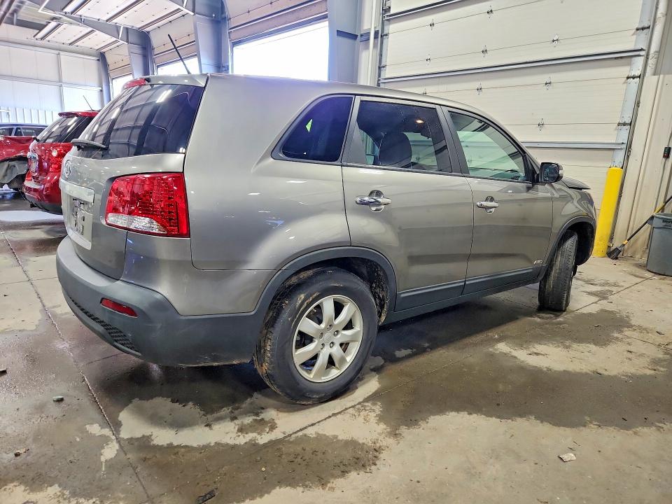 60549556 :رقم المزاد ، 5XYKTCA18BG013133 vin ، 2011 Kia Sorento مزاد بيع