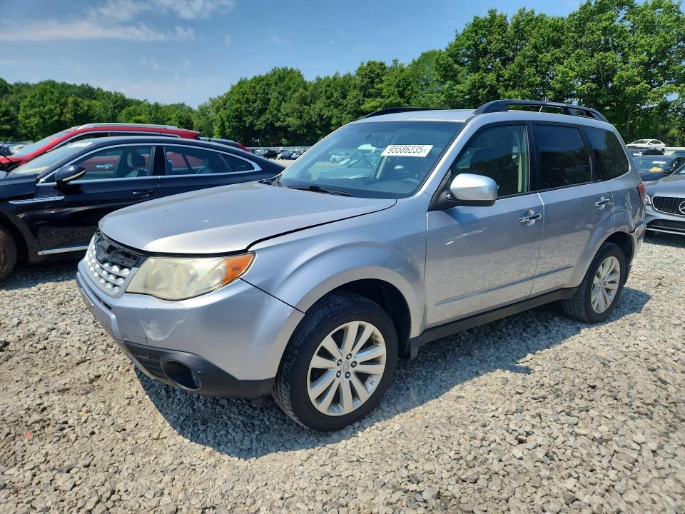 95586235 :رقم المزاد ، JF2SHAEC5DH419576 vin ، 2013 Subaru Forester مزاد بيع