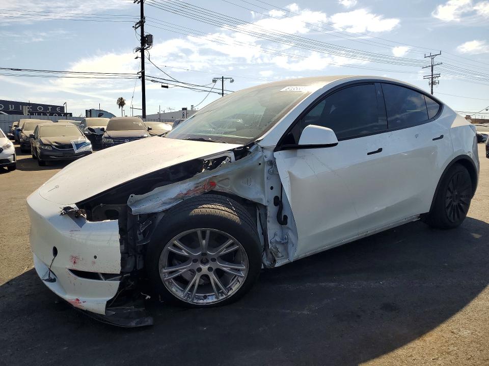 61356376 :رقم المزاد ، 7SAYGDEE9NF557902 vin ، 2022 Tesla Model Y مزاد بيع