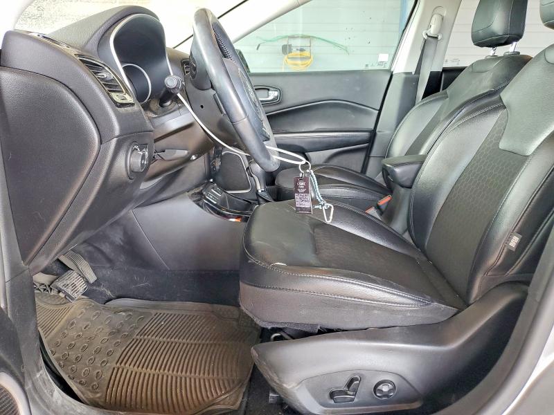 60762836 :رقم المزاد ، 3C4NJCBBXJT499994 vin ، 2018 Jeep Compass مزاد بيع