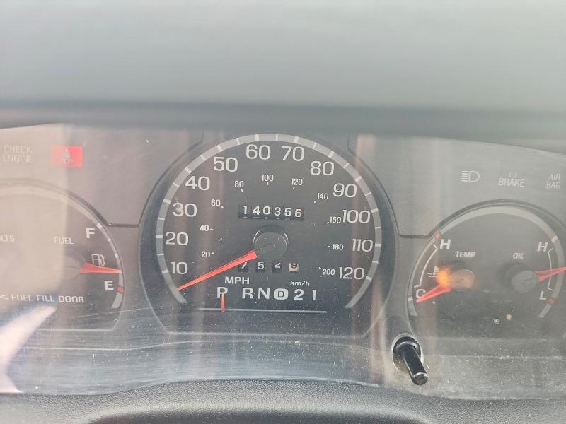 2004 Ford Crown Victoria მანქანა იყიდება აუქციონზე, vin: 2FAFP74W84X168706, აუქციონის ნომერი: 63492696