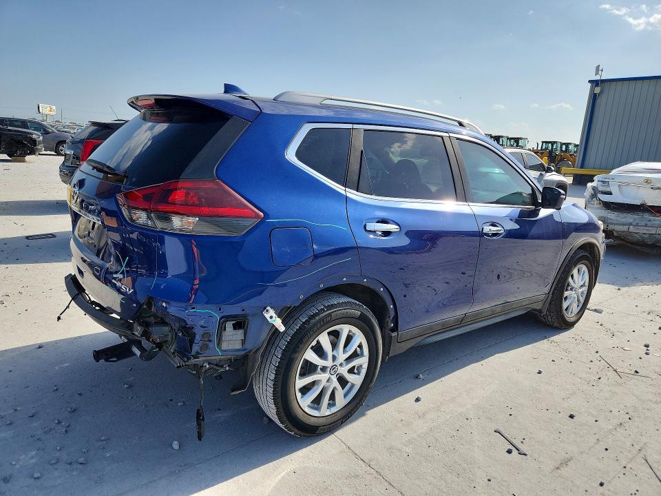 61717356 :رقم المزاد ، 5N1AT2MT5JC704640 vin ، 2018 Nissan Rogue مزاد بيع