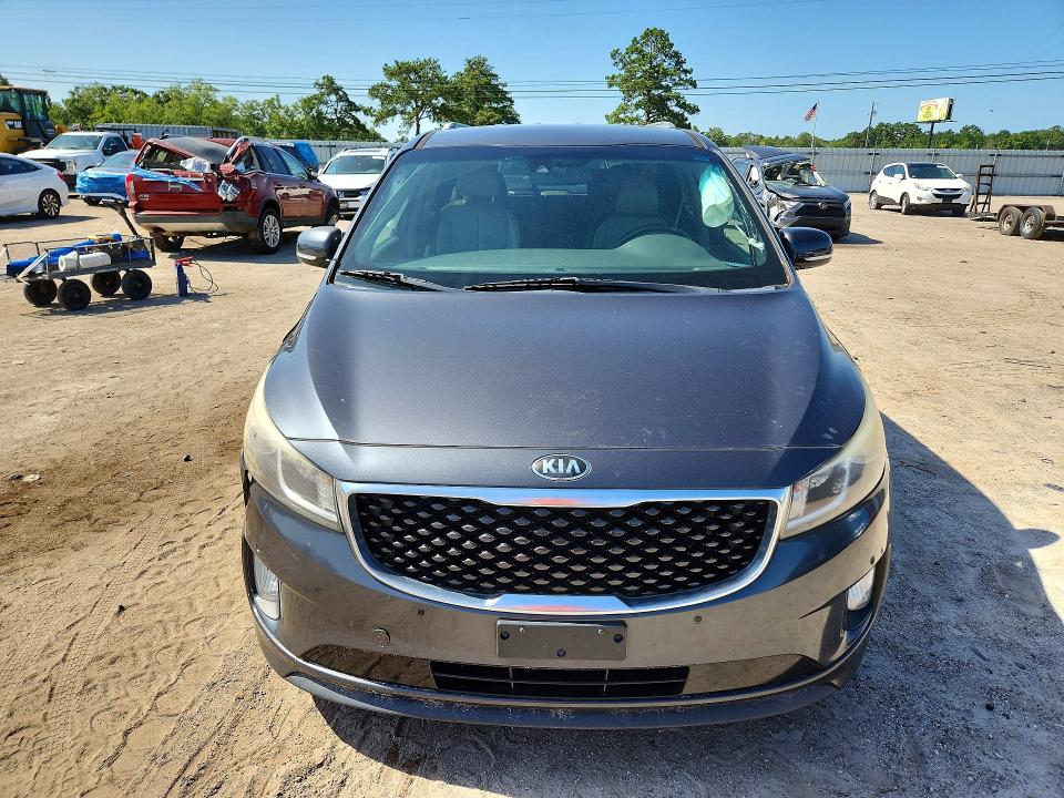 61171336 :رقم المزاد ، KNDMC5C12H6334324 vin ، 2017 Kia Sedona مزاد بيع