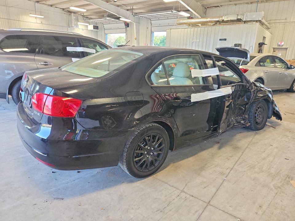 61334656 :رقم المزاد ، 3VWDX7AJ2BM382820 vin ، 2011 Volkswagen Jetta مزاد بيع