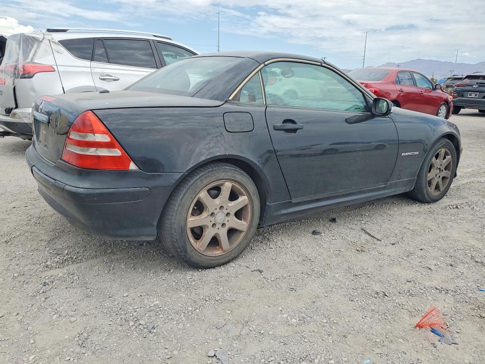 60718776 :رقم المزاد ، WDBKK49F81F179032 vin ، 2001 Mercedes-benz Slk مزاد بيع