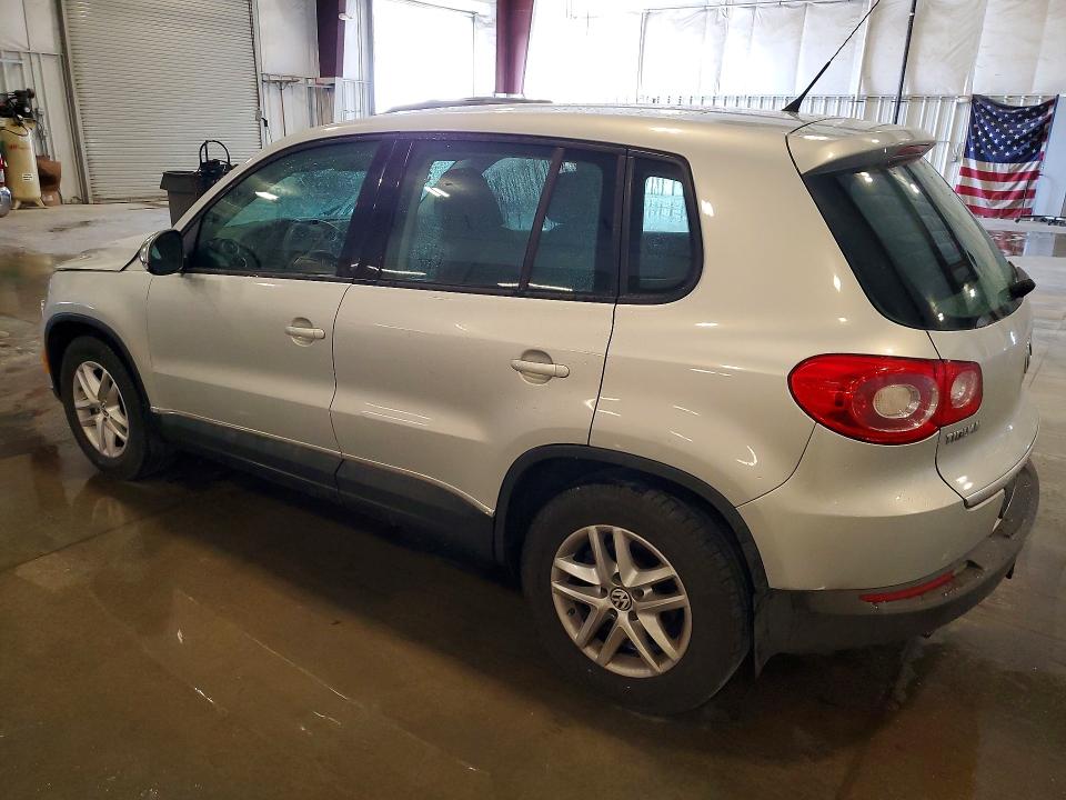 2011 Volkswagen Tiguan მანქანა იყიდება აუქციონზე, vin: WVGBV7AX9BW506856, აუქციონის ნომერი: 73342365