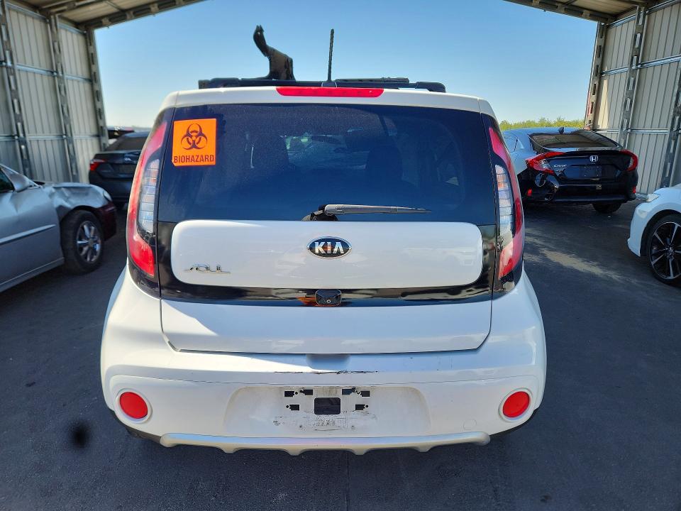 2018 Kia Soul მანქანა იყიდება აუქციონზე, vin: KNDJP3A59J7904143, აუქციონის ნომერი: 62812666