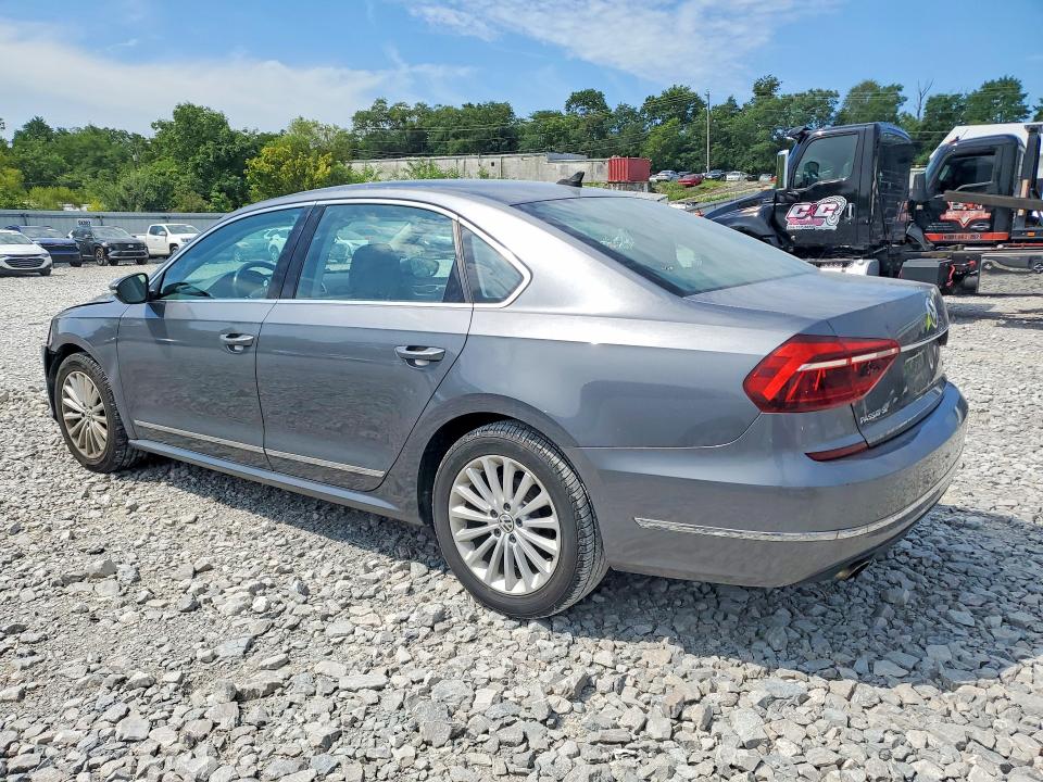 62590856 :رقم المزاد ، 1VWBT7A37HC073987 vin ، 2017 Volkswagen Passat مزاد بيع