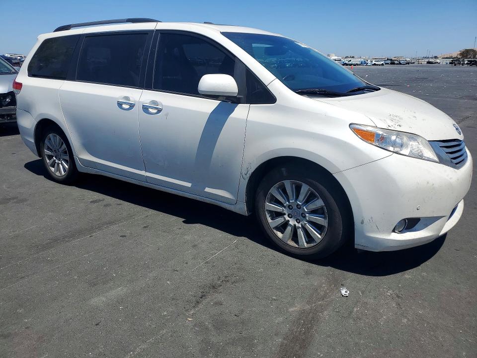 60786666 :رقم المزاد ، 5TDYK3DC3BS030404 vin ، 2011 Toyota Sienna مزاد بيع