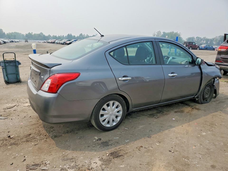61027126 :رقم المزاد ، 3N1CN7AP1KL851459 vin ، 2019 Nissan Versa مزاد بيع