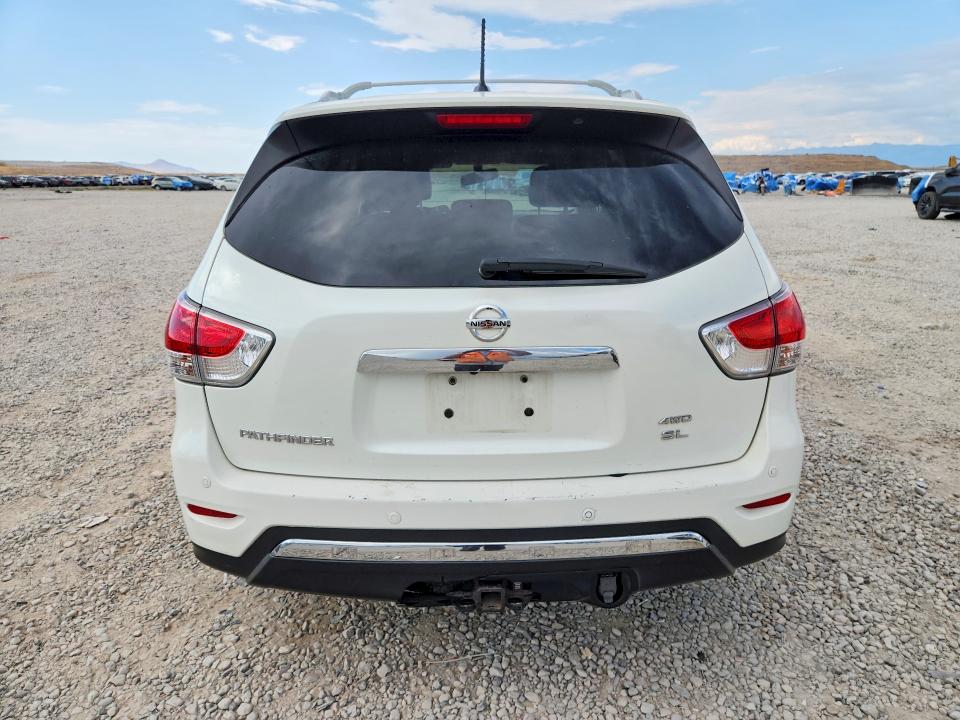 61560456 :رقم المزاد ، 5N1AR2MMXFC628704 vin ، 2015 Nissan Pathfinder مزاد بيع