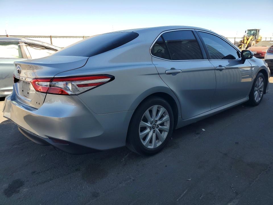 2018 Toyota Camry მანქანა იყიდება აუქციონზე, vin: 4T1B11HK6JU081982, აუქციონის ნომერი: 62713076