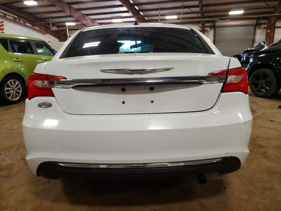 62833186 :رقم المزاد ، 1C3BC1FB2BN549627 vin ، 2011 Chrysler 200 مزاد بيع