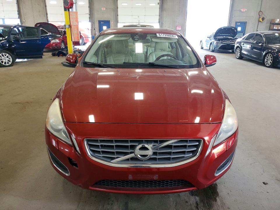 61726656 :رقم المزاد ، YV1612FS7D2189455 vin ، 2013 Volvo S60 مزاد بيع