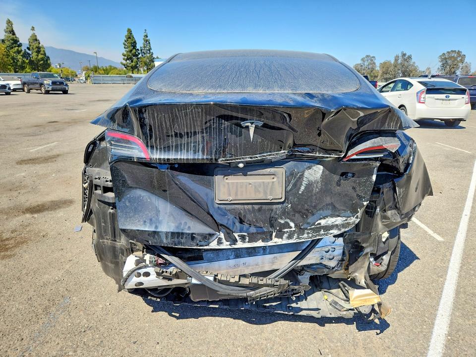 59719476 :رقم المزاد ، 5YJYGAED5MF136292 vin ، 2021 Tesla Model Y مزاد بيع