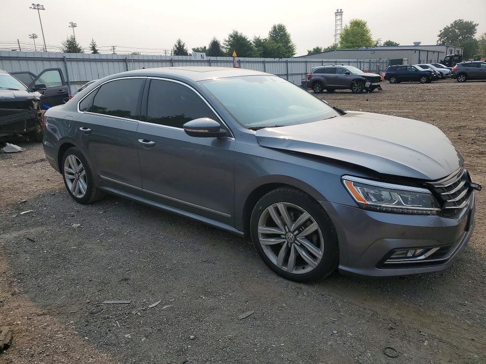61442276 :رقم المزاد ، 1VWGT7A35HC081267 vin ، 2017 Volkswagen Passat مزاد بيع