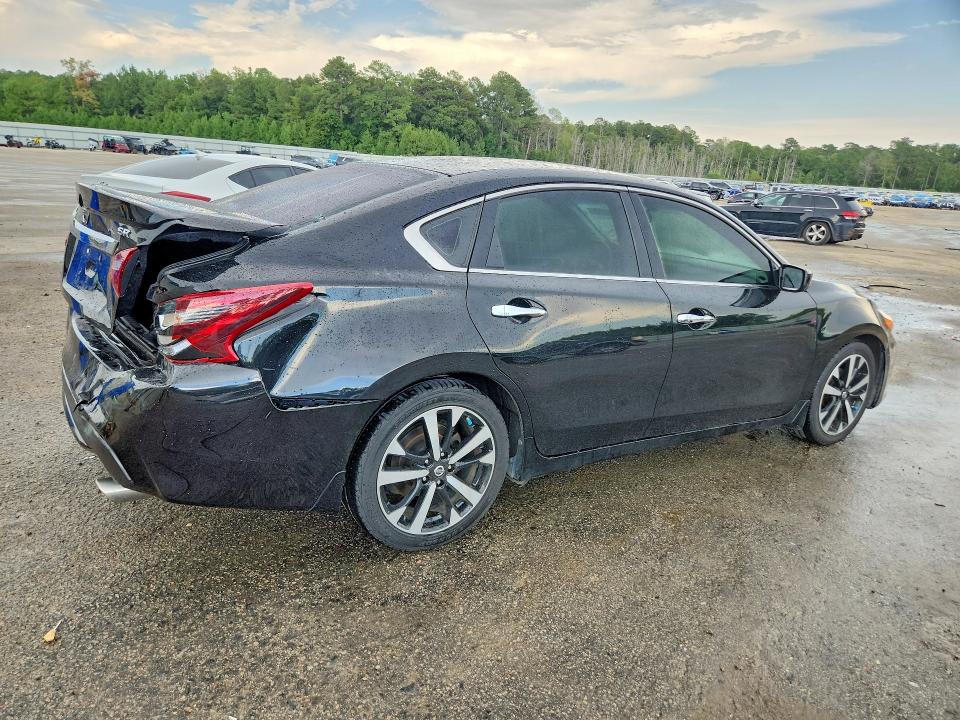 Продаж на аукціоні авто 2018 Nissan Altima, vin: 1N4AL3AP2JC221288, номер лоту: 61571116