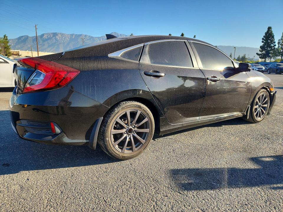 Продажа на аукционе авто 2018 Honda Civic, vin: 2HGFC2F70JH574940, номер лота: 60126146