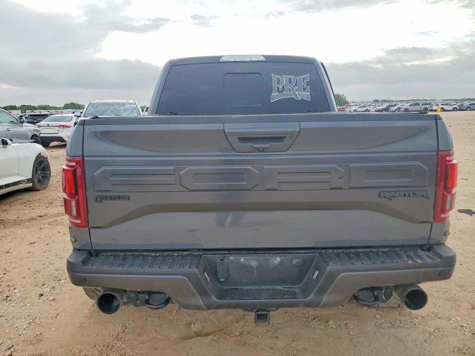 60870306 :رقم المزاد ، 1FTFW1RGXJFB81962 vin ، 2018 Ford F150 مزاد بيع
