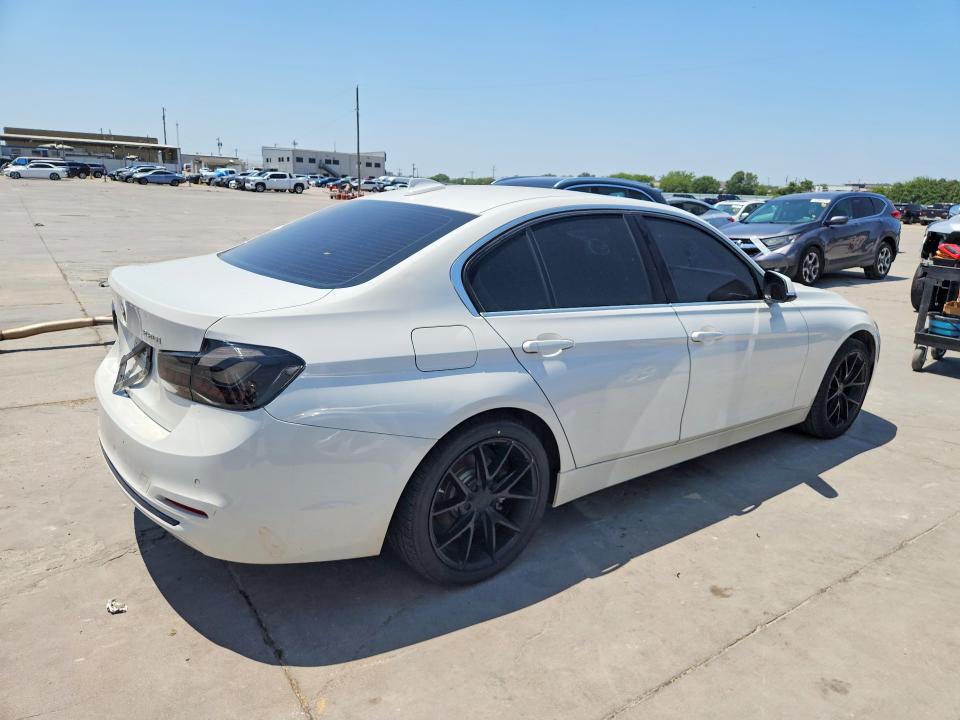 62383206 :رقم المزاد ، WBA8B9G51JNU96012 vin ، 2018 Bmw 330 مزاد بيع