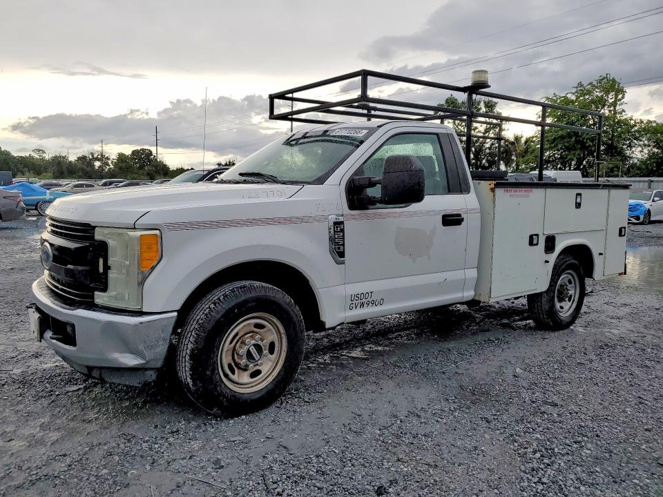 61770266 :رقم المزاد ، 1FDBF2A60HEB60251 vin ، 2017 Ford F250supdty مزاد بيع