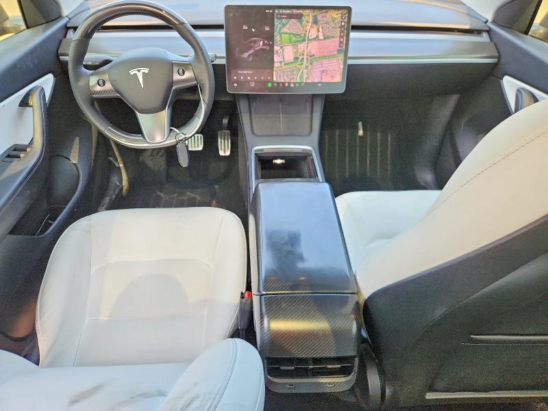 60194126 :رقم المزاد ، 5YJYGAEE0MF228239 vin ، 2021 Tesla Model  Y مزاد بيع