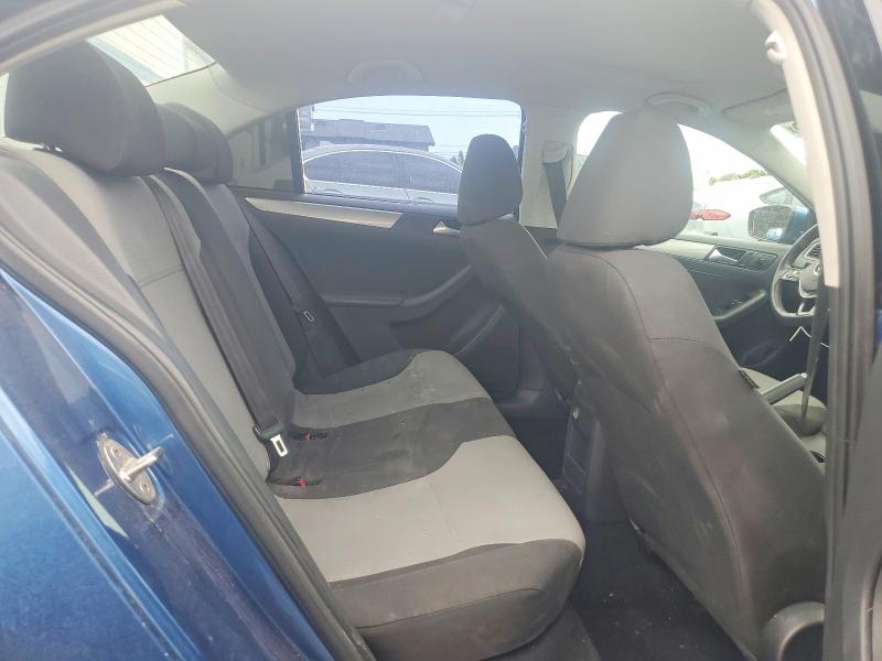 61048166 :رقم المزاد ، 3VW2B7AJ7HM306945 vin ، 2017 Volkswagen Jetta مزاد بيع